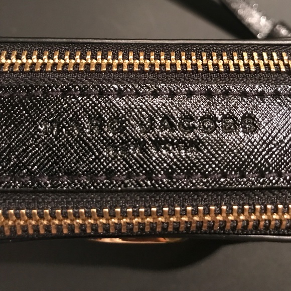 Marc Jacobs Black and Gold Crossbody Bag - Picture 4 of 7